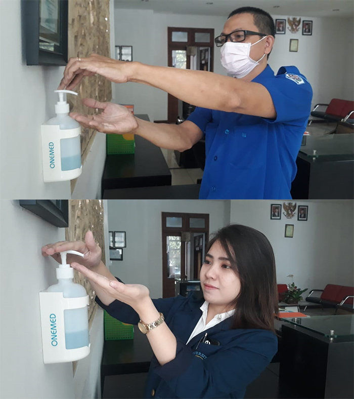 Antisipasi Penyebaran Virus Corona (Covid 19 ), Perumda Bhukti Praja Sewakadarma Memasang Hand Sanitizer di Beberapa titik ruangan.